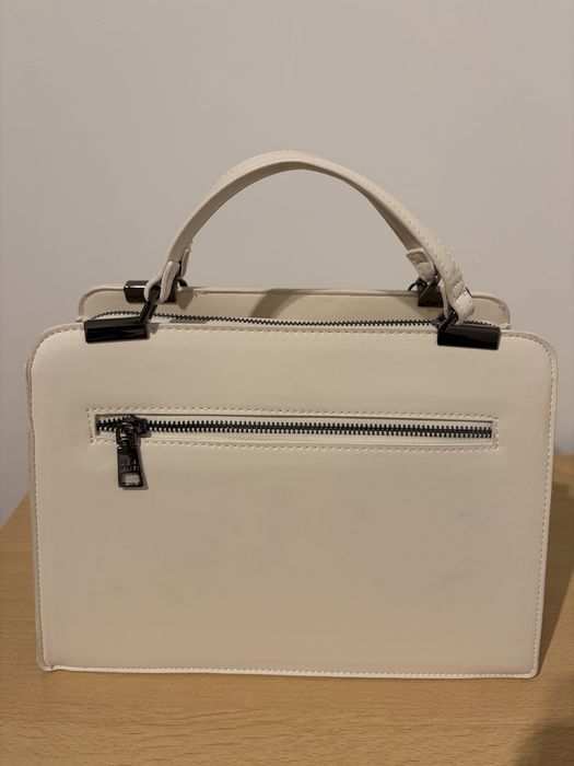Sprzedam elegancką torebkę Steve Madden w kolorze kremowym / off-white