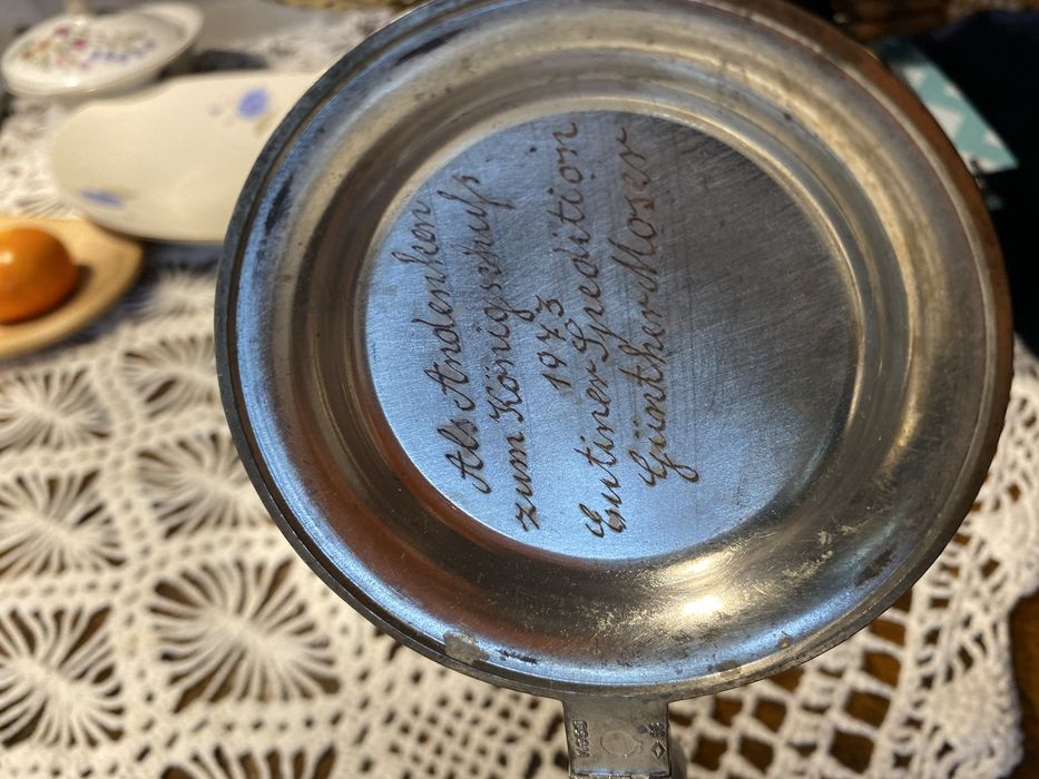 Kufel porcelanowy czarno- bialy wyjatkiwy