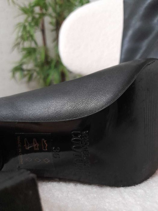 Botins Versace em preto - OPORTUNIDADE ÚNICA