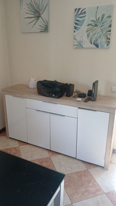 Movel aparador gaveta e portas bonito