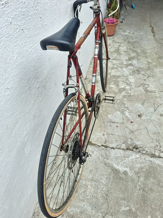 Vende-se bicicleta antiga