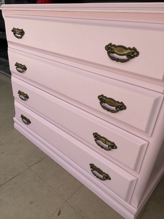 Cómoda lacada a rosa claro