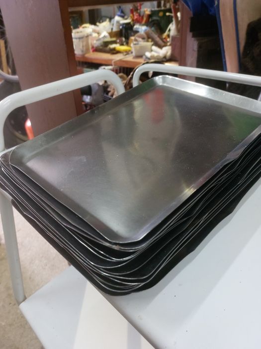 Conjunto de 14 bandejas de aço inoxidável, para  hotelaria e restauração (3€ cada)

OLX Portugal
 +2
Material: Aço in