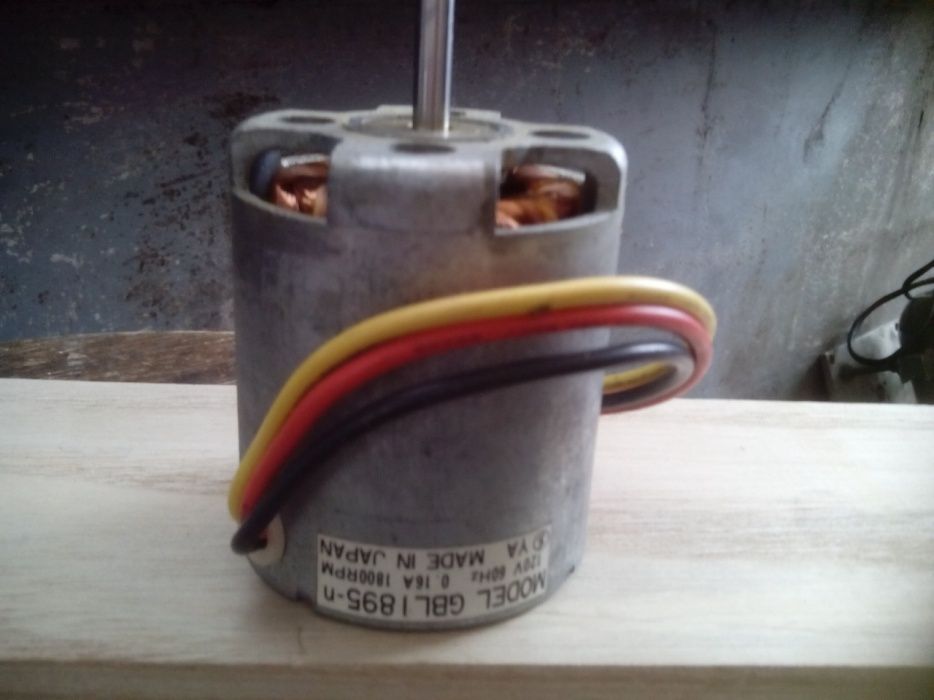 Электродвигатель может применяться в кассетных магнитофонах.