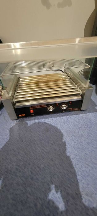 Rolling hot dog grill (Grelhador de cachorros-quentes)