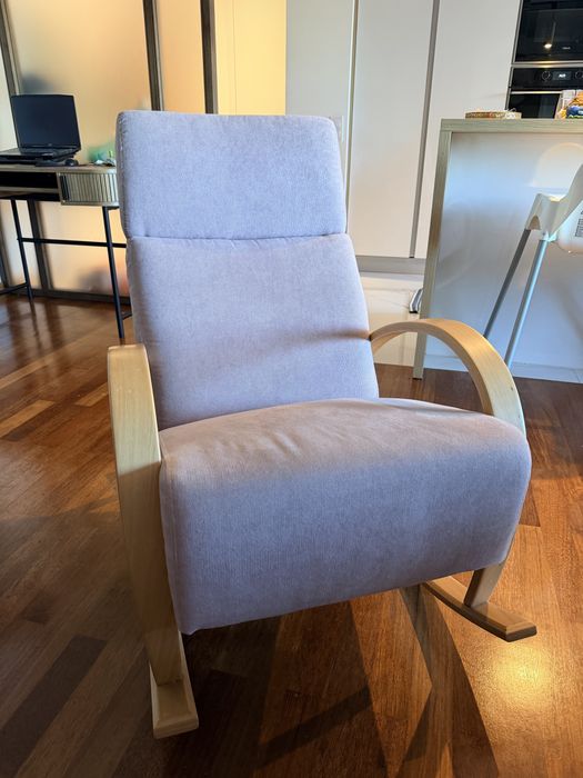 Cadeira de baloiço rosa velho