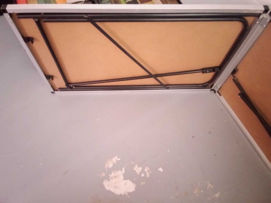 Mesa dobrável com três elementos