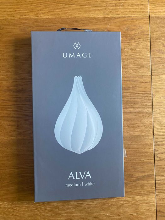 Minimalistyczna lampa Alva medium od duńskiej marki UMAGE
