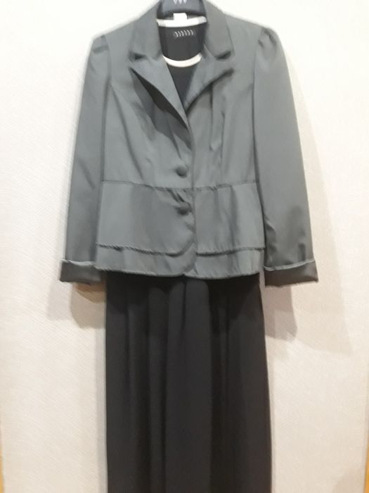 Класний піджак підійде під плаття