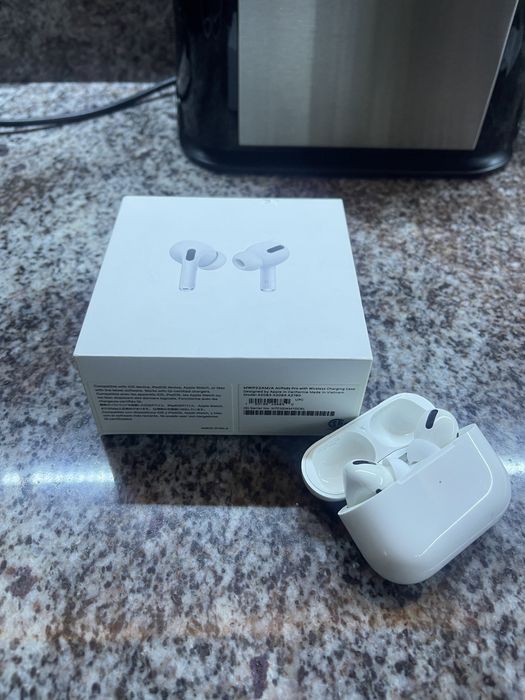 Apple Airpods PRO(треск в правом при басах ,выдает несоотвествие