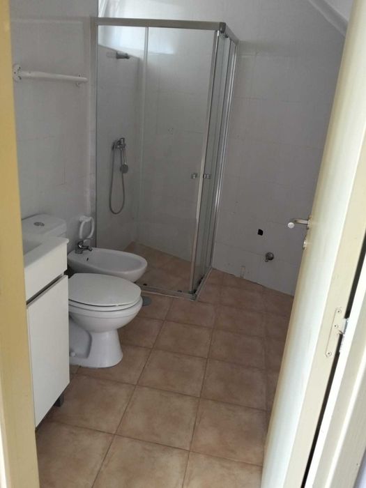 Moradia T4 - garagem e jardim