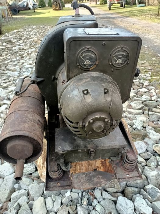 Stary amerykański wojskowy agregat prądotwórczy, antyk