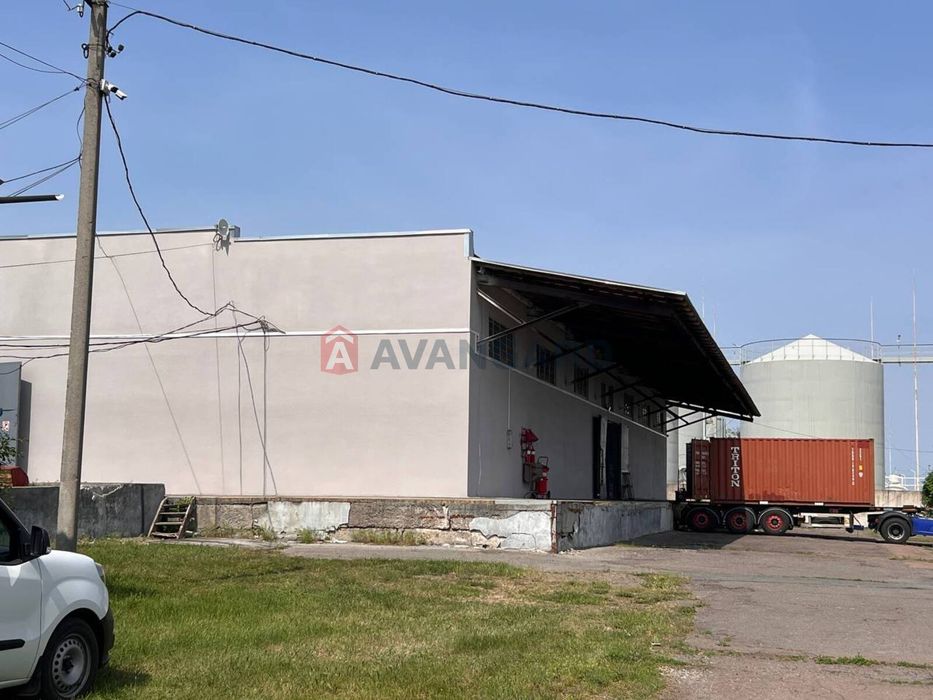 Продається виробничо-складська будівля з залізничною колією!