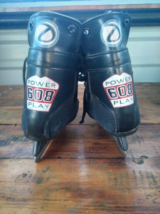 Зимові хлоп'ячі ковзани