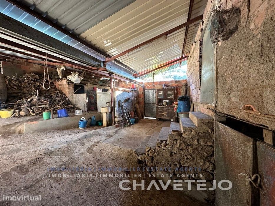 Casa de campo com anexos em zona tranquila a 10 km de Tomar.