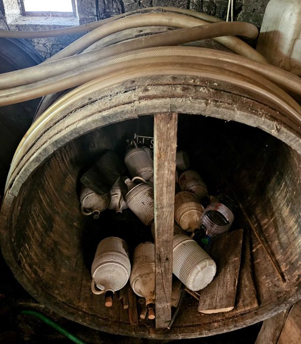 Tunel de vinho em madeira