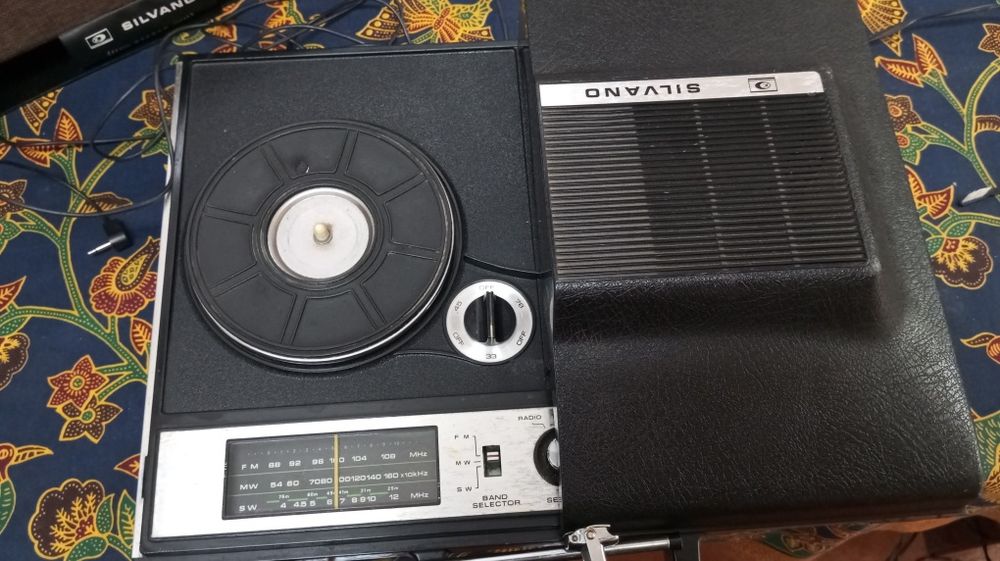 Radio e gira discos estereo