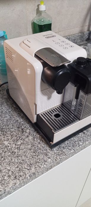 Máquina de café cápsulas Nespresso delonghi