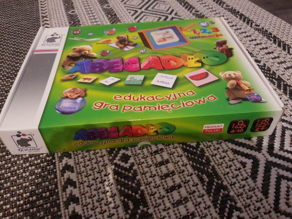 Zestaw gier i układanek dla około 4-lat