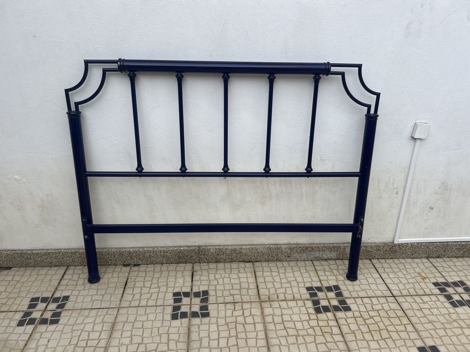 Cama em ferro (azul) usada em bom estado preço negociavel