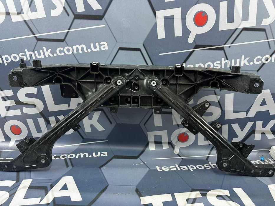 Панель передня (телевізор) Tesla Model Y