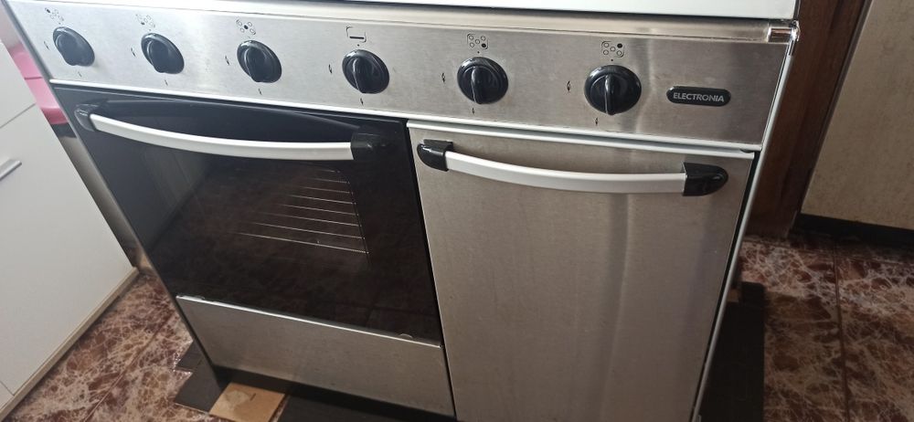 Fogão Inox com 5 bocas e forno