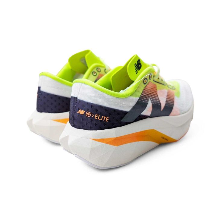 Літні кросівки New Balance Elite V4 салатові