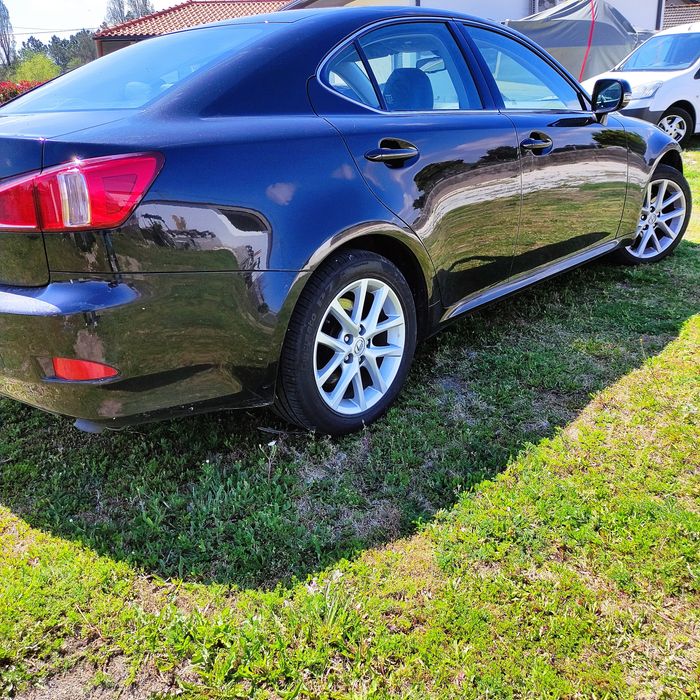 Lexus IS 200 D  2012 ( avariado) possível troca