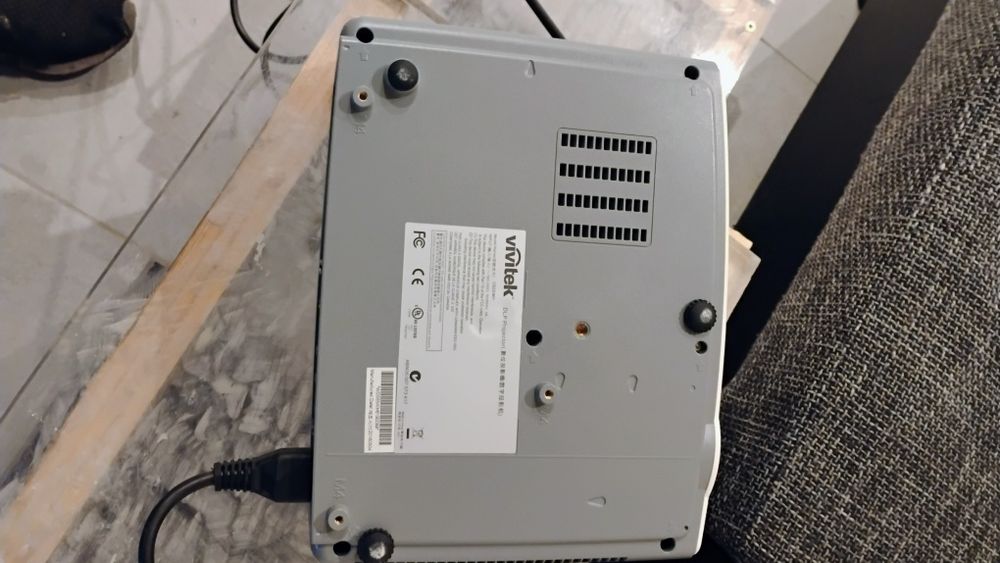 Witam posiadam na sprzedaż projektor