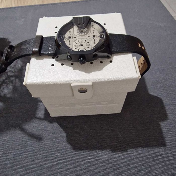 Relogio Diesel com pouco uso