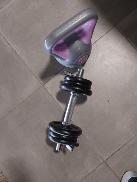 Halter se 10kg e kettlebell de 6kg