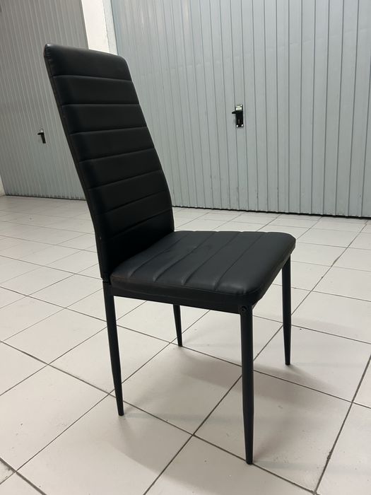 Cadeiras Pretas (6)