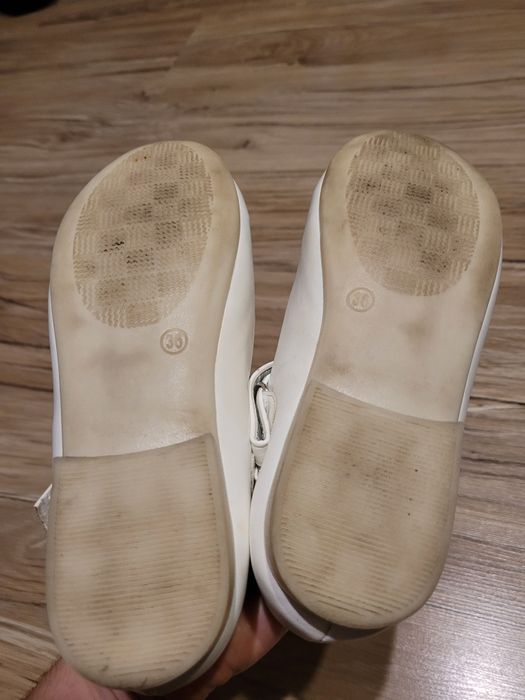 Białe buty komunijne