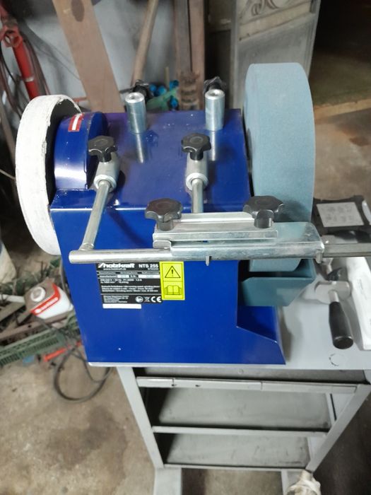 Máquina de afiar lâminas e ferramentas