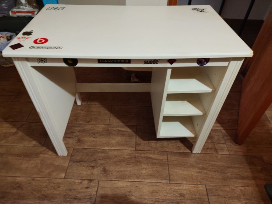Secretária IKEA Brusali