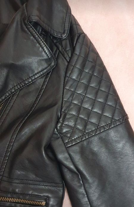 Kurtka Ramoneska dla dziewczynki 128 cm czarna z futerkiem odpi