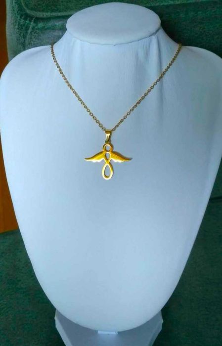 Colar Aço Dourado c/ Anjo Asas Abertas NOVO