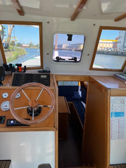 Zamienie  na camper / houseboot lub sprzedam łódź