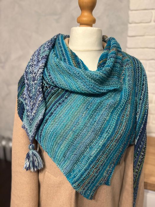 Chusta strzałka ręcznie robiona na drutach