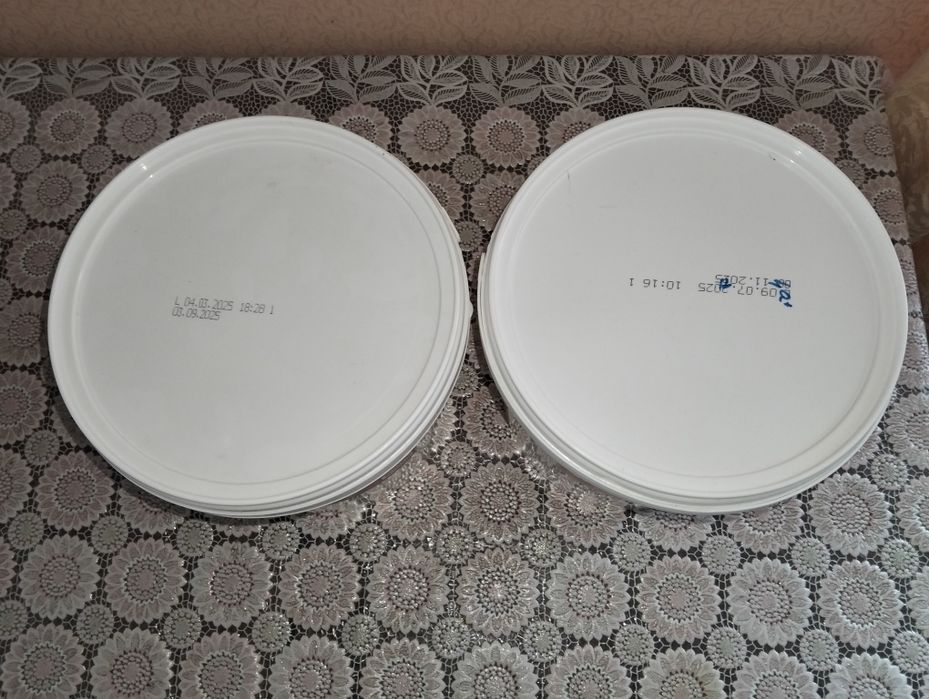 Відро з кришкою,вживане.