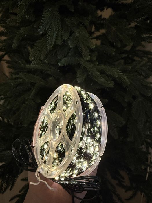 Гірлянда 50 метрів від мережі тепле світло гирлянда роса на зеленому