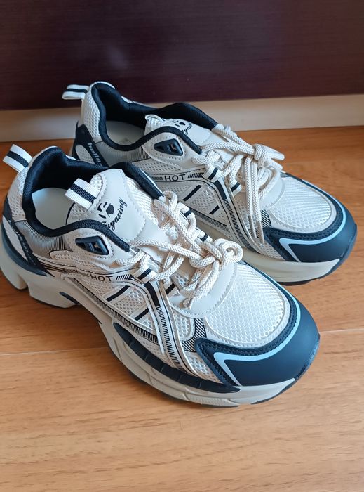 Кросовки женские