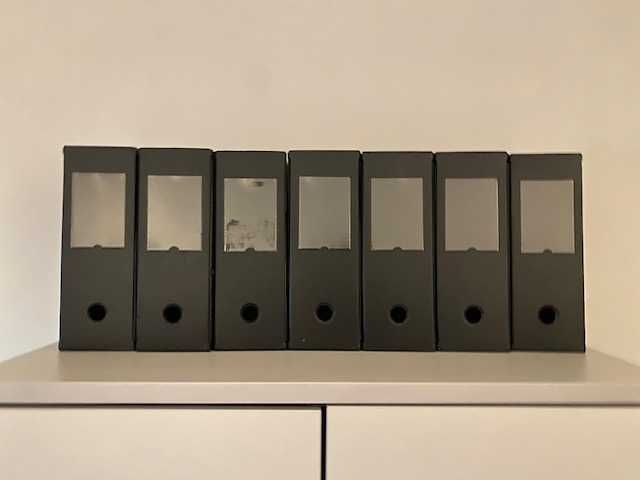 Arquivadores Verticais Pretos e vermelhos