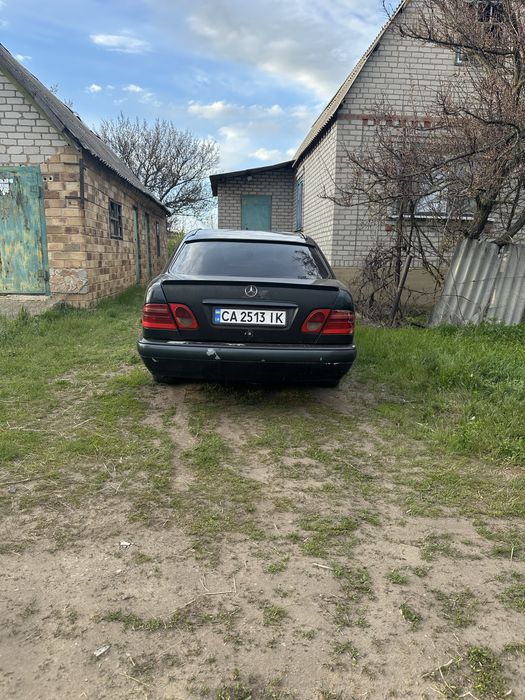 Продам Mercedes-Benz 210