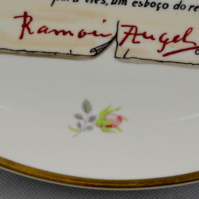 Prato em porcelana Artibus dedicado à MÃE