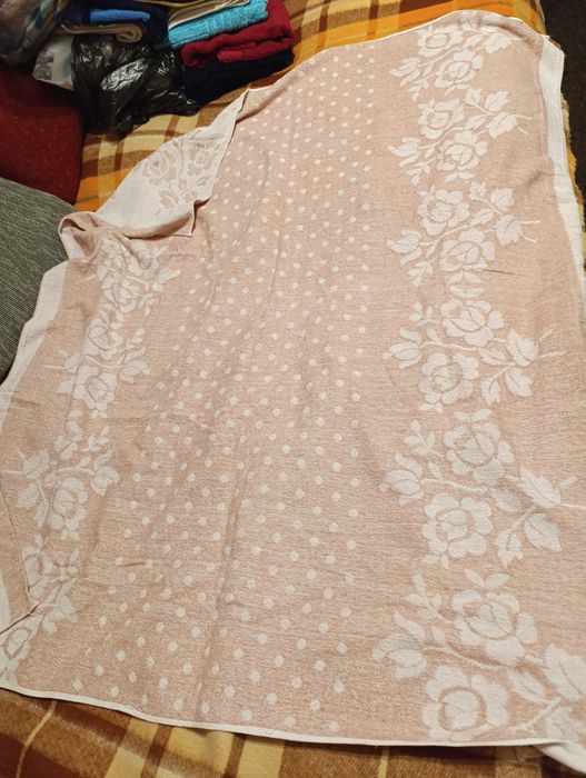 Ręczniki łazienkowe duże kąpielowe  i małe - cały zestaw . za 130 zł.