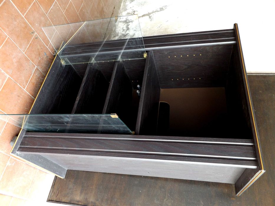 Móvel para TV/HI-FI com rodízios, em óptimo estado