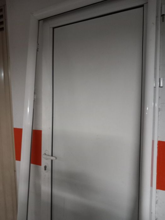 Porta alumínio  210