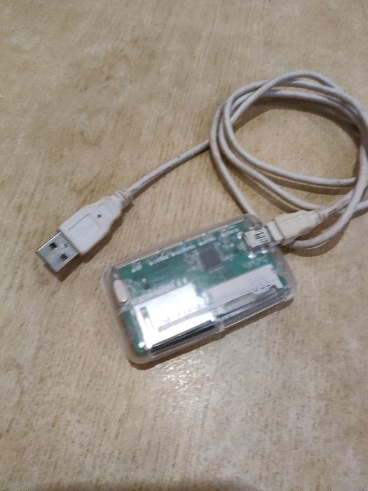 Картридер мультиформатний.