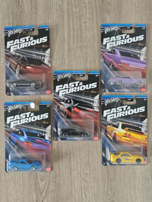 Hot Wheels antigos e recentes